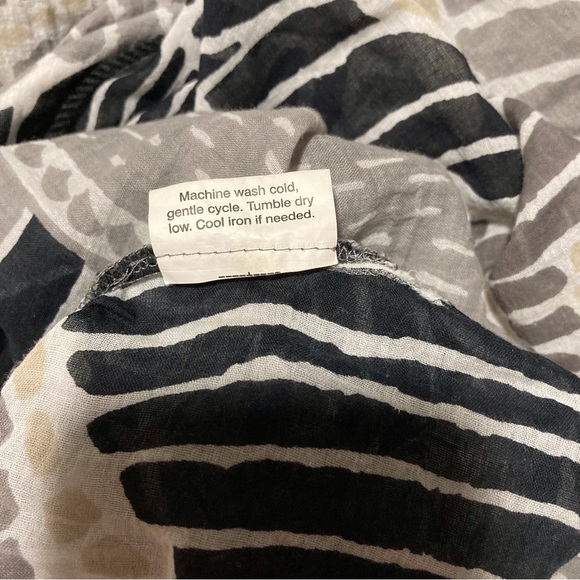 Rock Flower Paper Patterned Tunic | Size M | Resortwear | Breezy - Picture 8 of 10